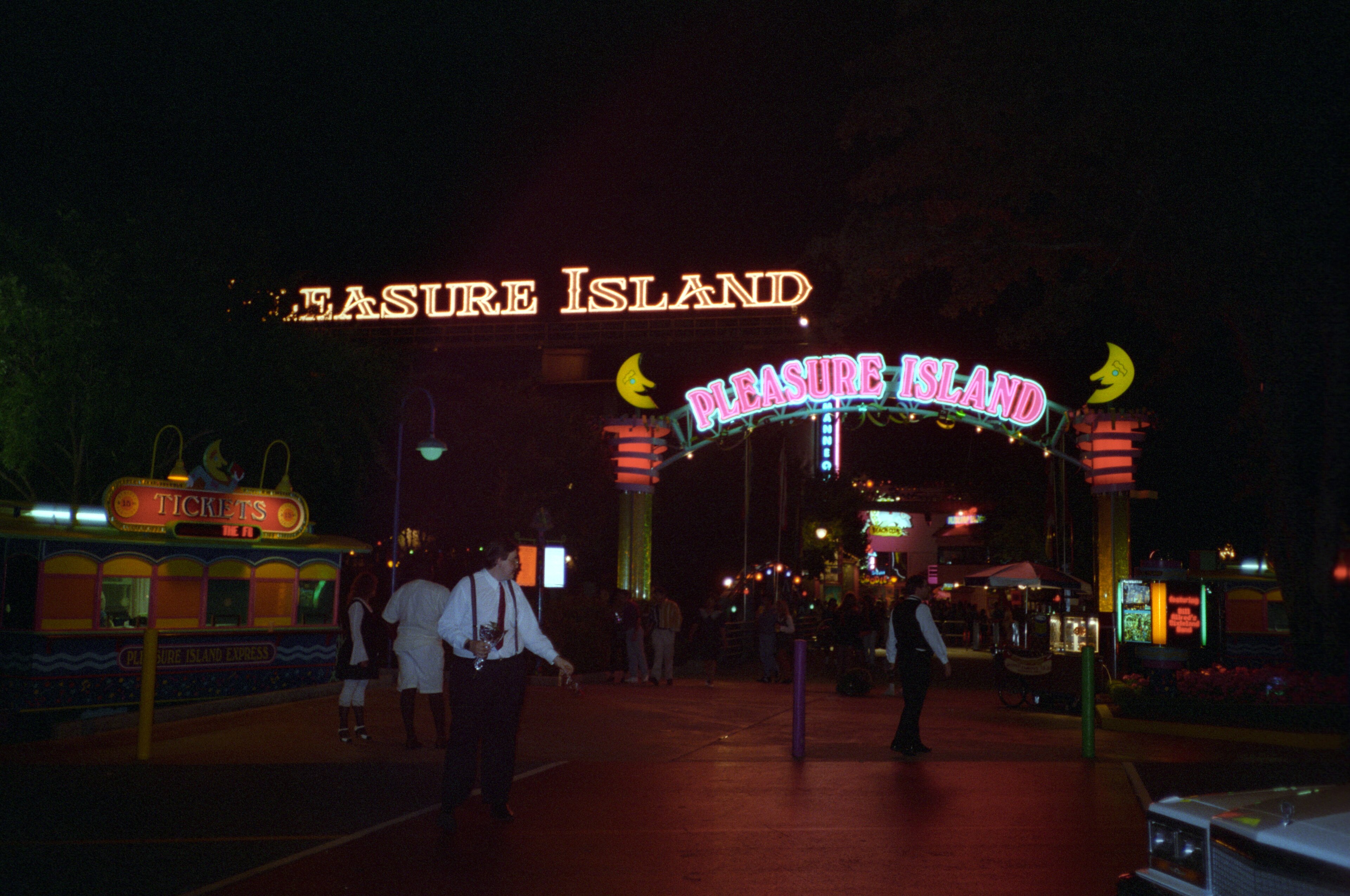 Pleasure Island por Joe Shlabotnik (1995)